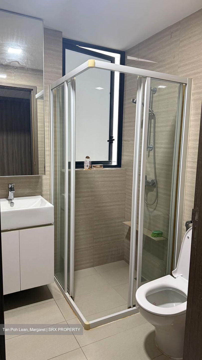 Sky Vue (D20), Condominium #575385141